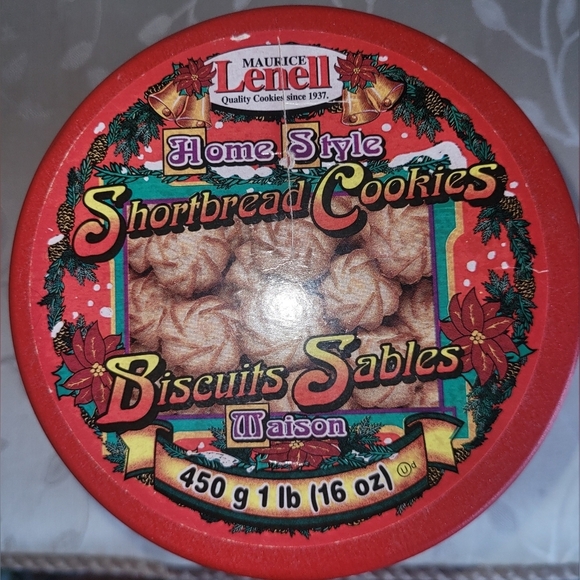 Vintage Christmas Shortbread Cookie Tin - Picture 1 of 5